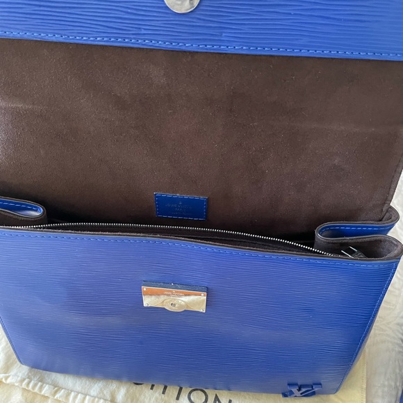 Louis Vuitton Cluny MM bag - Picture 13 of 16